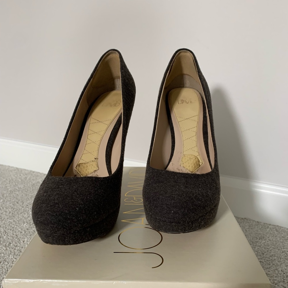 Joan & David Flipp Grey Pump